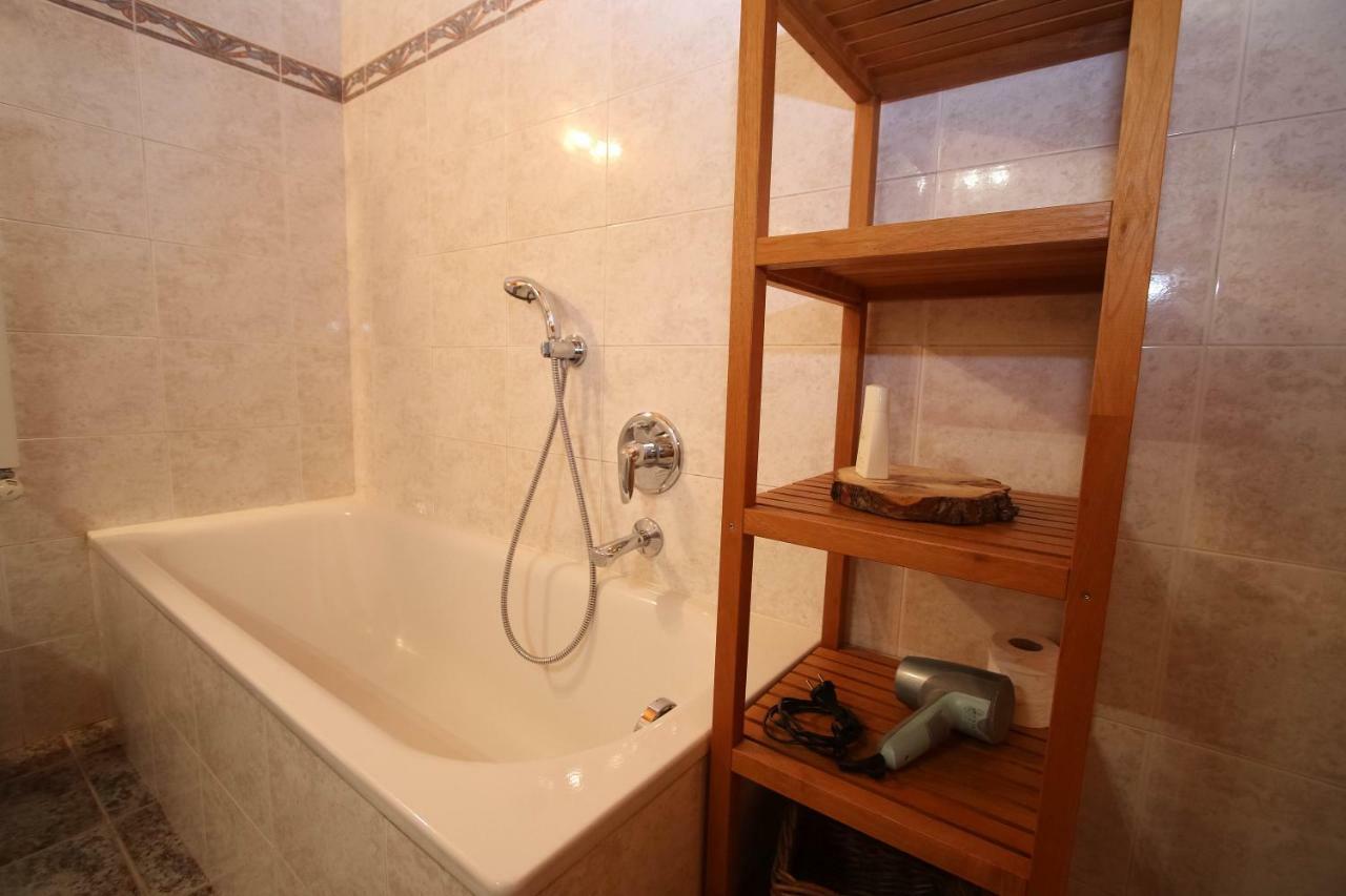Home White Laives Zewnętrze zdjęcie